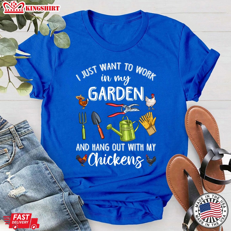 I Just Want To Work In My Garden And Hang Out With My Chickens T-Shirt - Unisex Tee