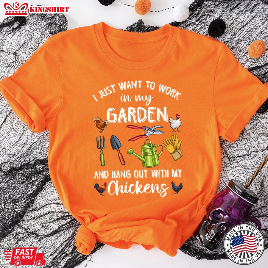 I Just Want To Work In My Garden And Hang Out With My Chickens T-Shirt - Unisex Tee