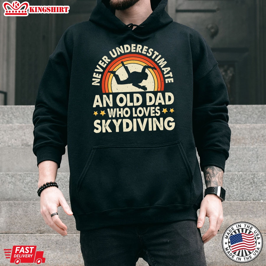 Never Underestimate An Old Dad Who Loves Skydiving Vintage Hoodie