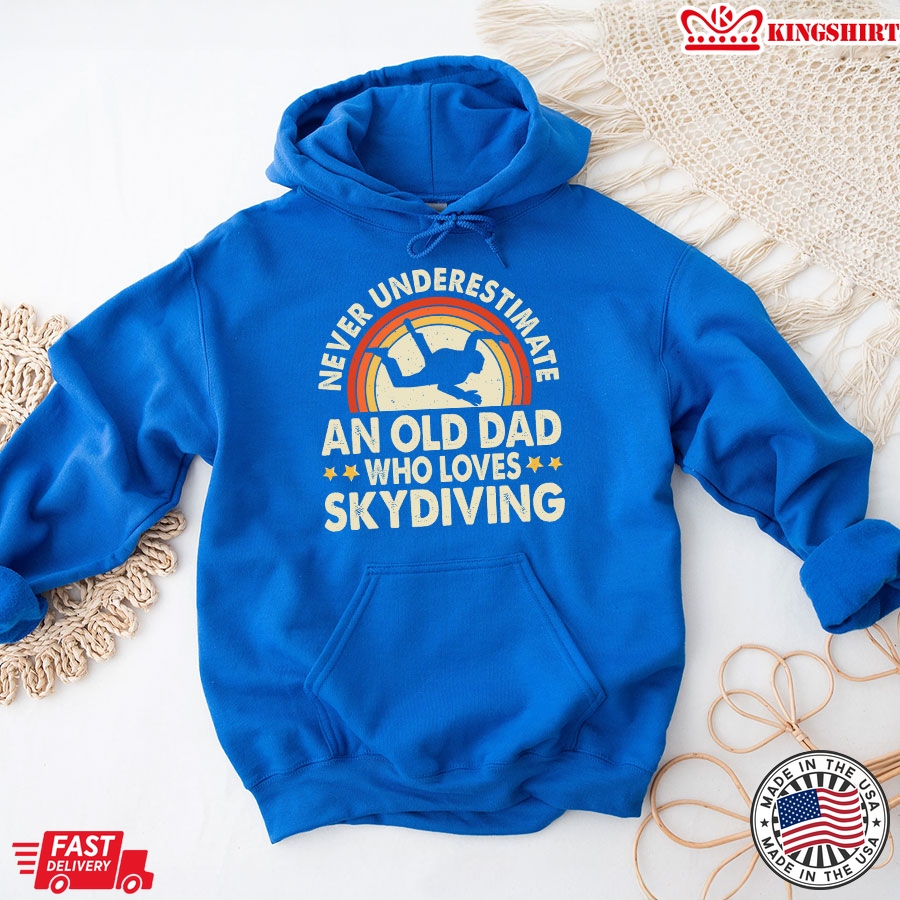 Never Underestimate An Old Dad Who Loves Skydiving Vintage Hoodie