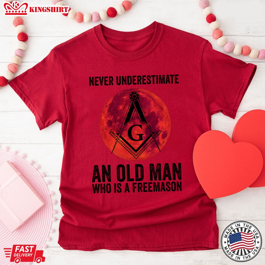 Never Underestimate An Old Man  Who Is A Freemason T-Shirt