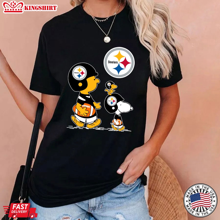 Peanuts Charlie Brown And Snoopy Pittsburgh Steelers T-Shirt