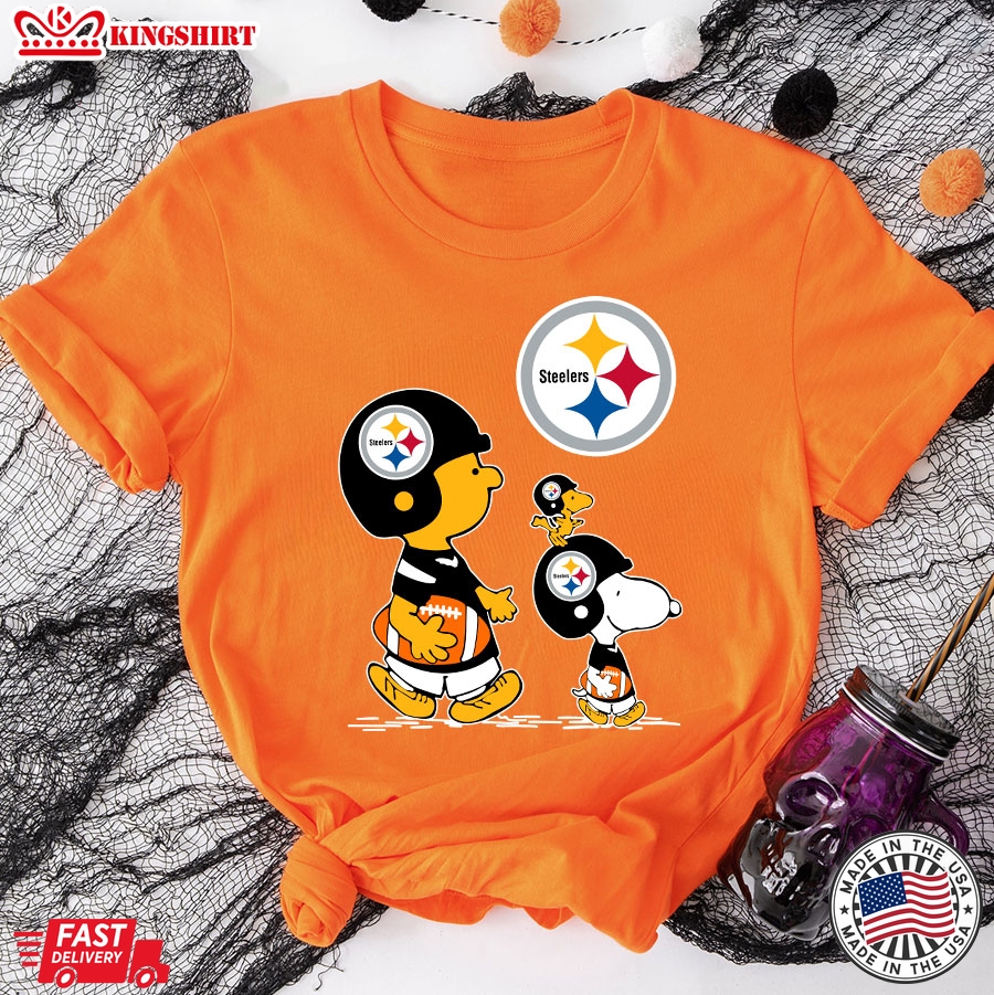 Peanuts Charlie Brown And Snoopy Pittsburgh Steelers T-Shirt