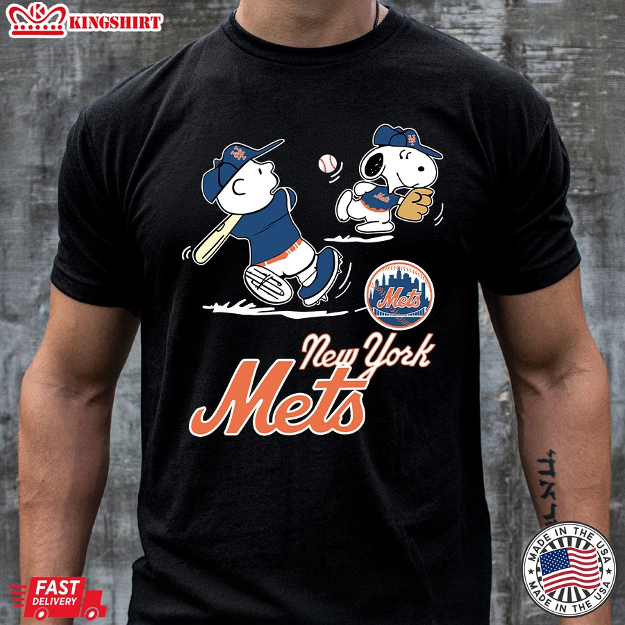 Peanuts Charlie Brown And Snoopy Playing New York Mets T-Shirt