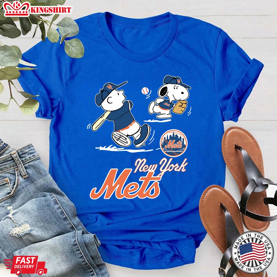 Peanuts Charlie Brown And Snoopy Playing New York Mets T-Shirt