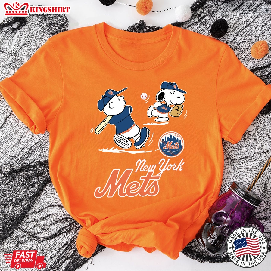 Peanuts Charlie Brown And Snoopy Playing New York Mets T-Shirt