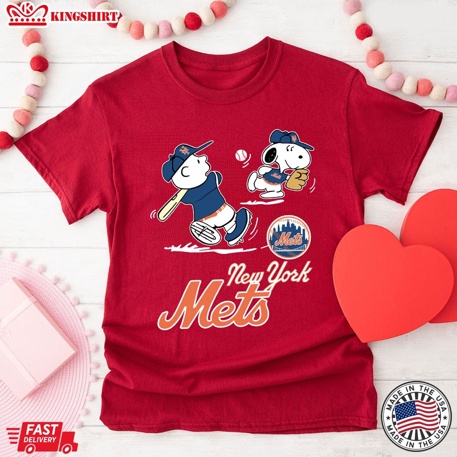 Peanuts Charlie Brown And Snoopy Playing New York Mets T-Shirt